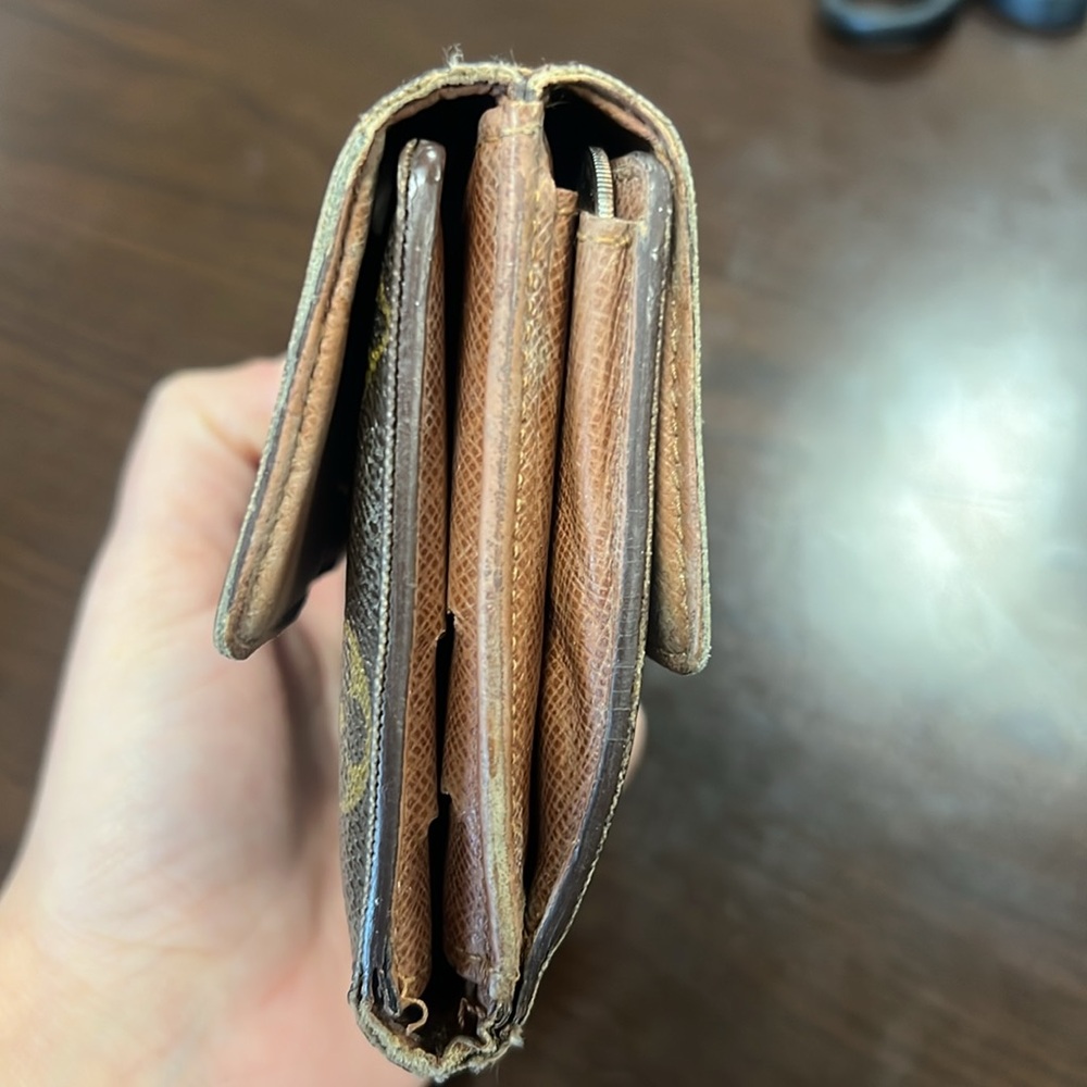 Authentic LV small Wallet - Picture 6 of 11